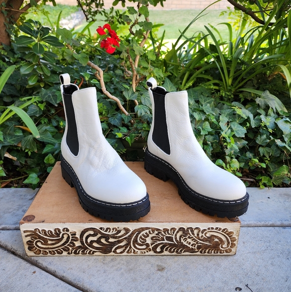 Edgy Chic Marc Fisher LTD White Leather Chelsea Lug Sole Booties - Picture 4 of 12